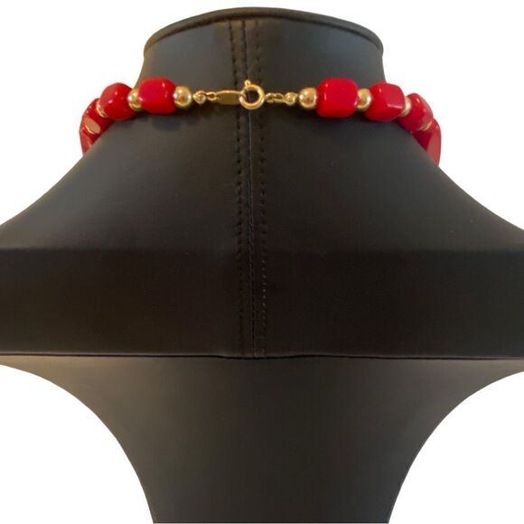 Vintage Trifari Candy Apple Red & Gold Tone Acrylic Necklace. - Picture 4 of 5